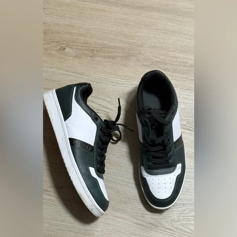 GUESS Men’s Black and White Low-Top Sneakers with Logo Panel